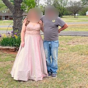 junior prom dress 23’.. worn once, payment in cash preferably